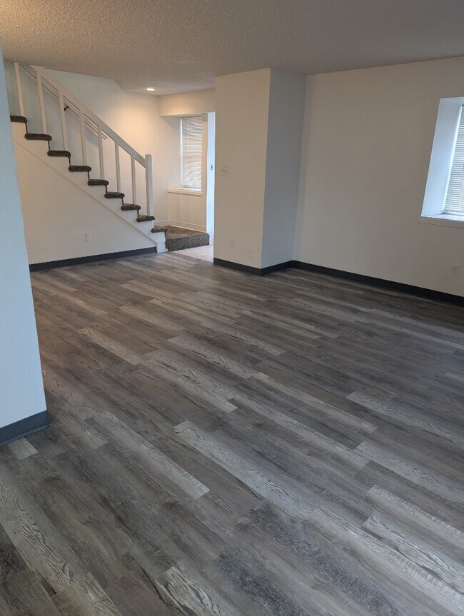 Foto del edificio - 2455-2455 Verde Dr