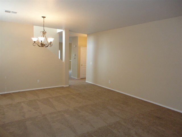 Building Photo - 420 E Palomino Way