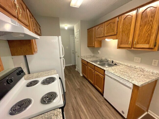 Foto del edificio - FIRST MONTH HALF PRICE! Beautiful town house in Collierville!