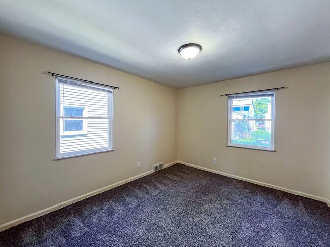 Building Photo - 3 Bed 1 Bath Home in south toledo
