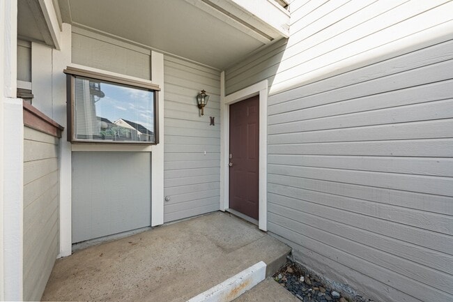 Building Photo - "Spacious 3-Bed Condo with 2 Baths in Citr...