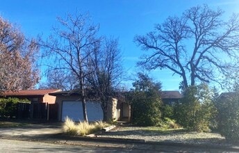 Building Photo - 2583 Rainbow Ln