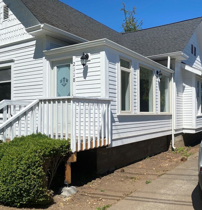 Building Photo - Beautifully Updated 2 Bedroom Home with Of...