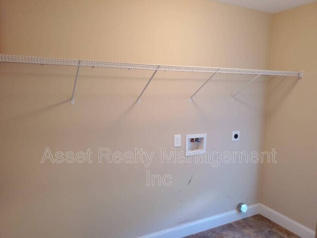 Foto del edificio - 2827 Red Ellis Ln