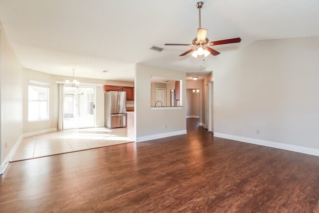 Foto del edificio - 8244 International Village Dr