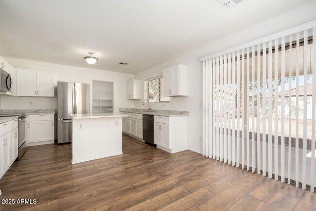 Building Photo - 7940 W Mission Ln