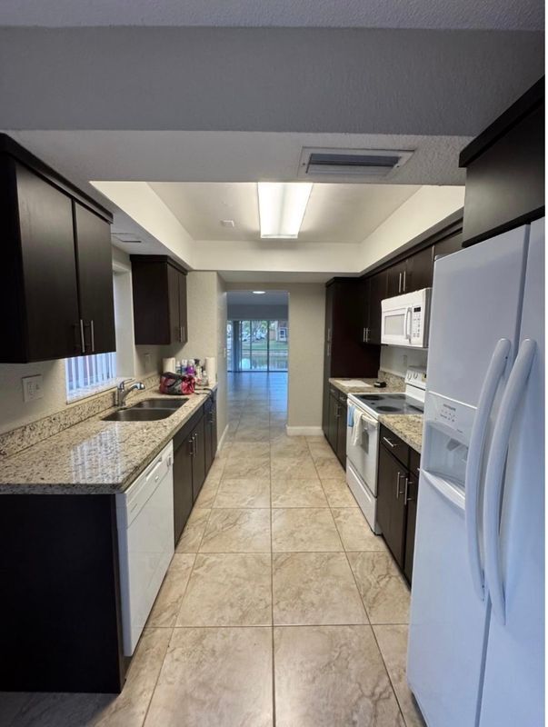 Foto del edificio - 3551 NW 95th Terrace