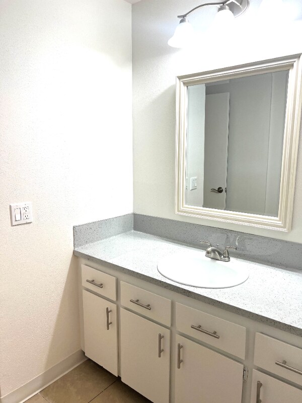 Building Photo - 726 S 900 E