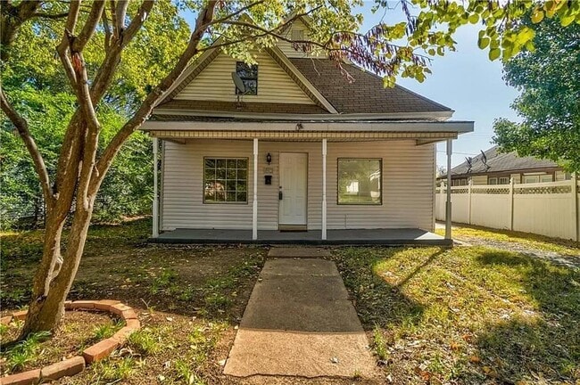 Foto del edificio - 903 N McKinley Ave