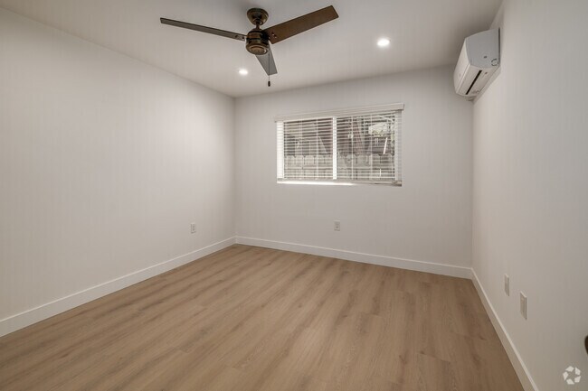 2 habitaciones, 1 baño - Segunda habitación - 1230 E. 1st St.