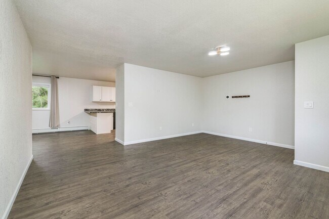 Foto del edificio - 5 bed 3 bath Home in Fairbanks