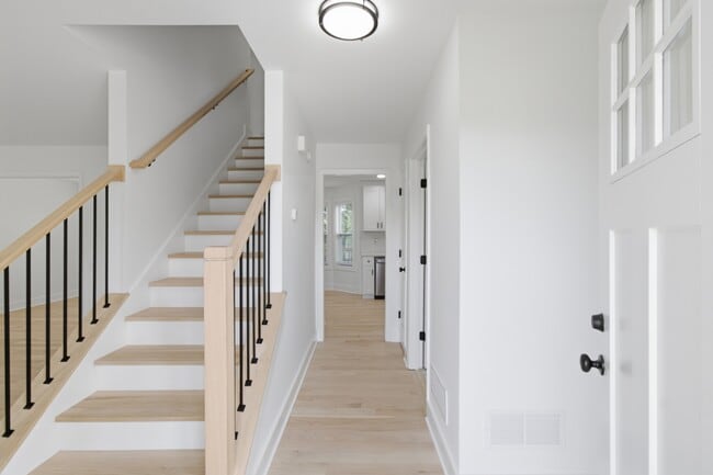 Foto del edificio - 230 Pinebridge Ct