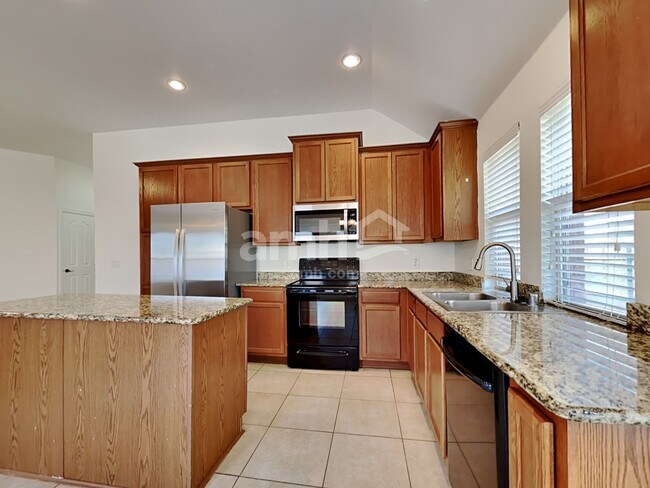 Building Photo - 625 Vickie St