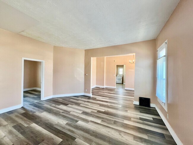 Foto del edificio - 719 W Jefferson St