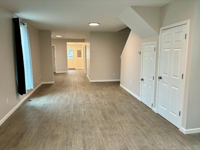 Foto del edificio - 925 W Market St