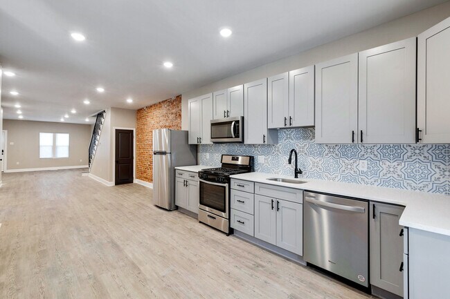 Foto del edificio - 6205 Elmwood Ave