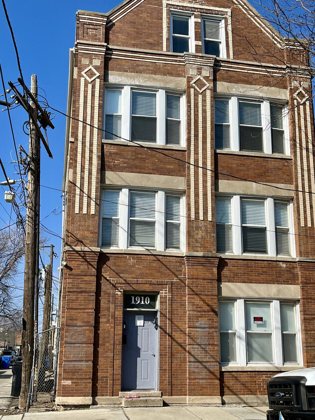 Primary Photo - 1910 S Wood St