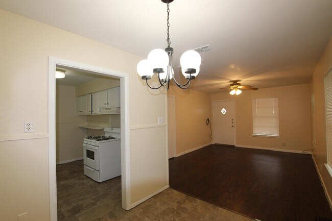 Foto del edificio - 420 E Hudson St