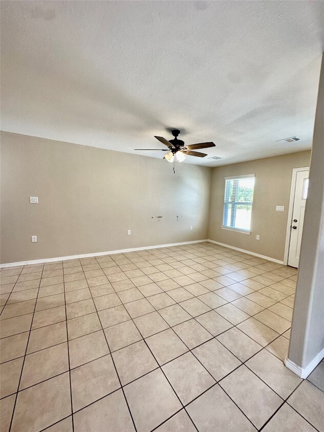 Building Photo - 127 S Bend Ct