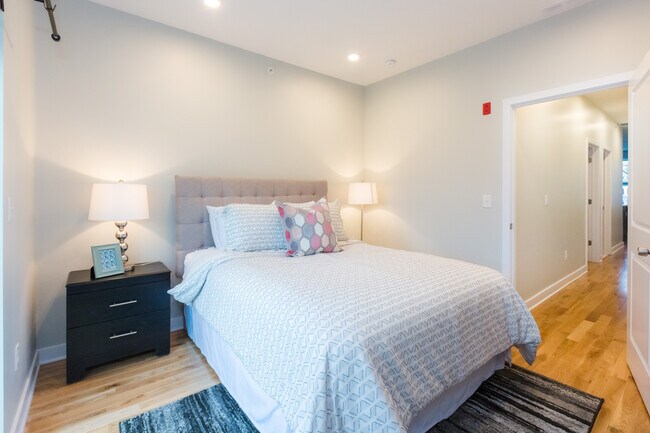 Foto del edificio - 2039 N College Ave