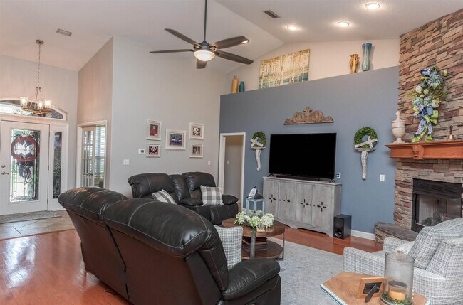 Building Photo - 5070 High Pointe Dr