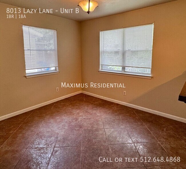 Foto del edificio - 8013 Lazy Ln