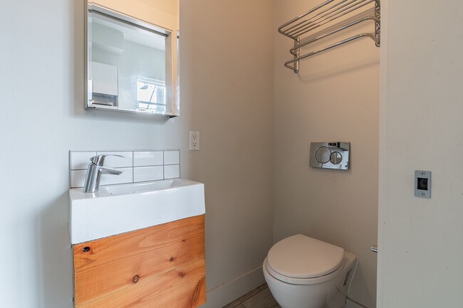 Building Photo - 1722 Summit - ANEW