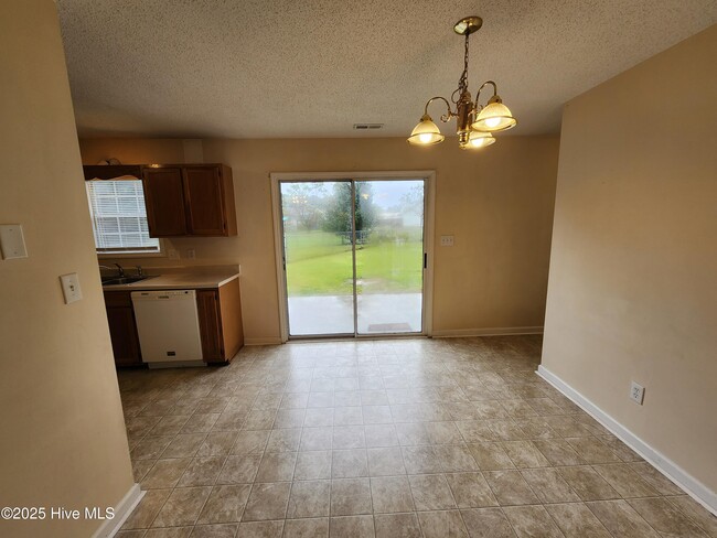Building Photo - 405 Alec Ct