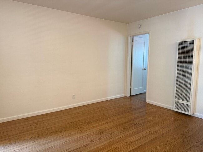 Building Photo - One-bed one-bath apartment for rent in a q...