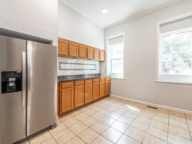 Building Photo - 951 N 6th St