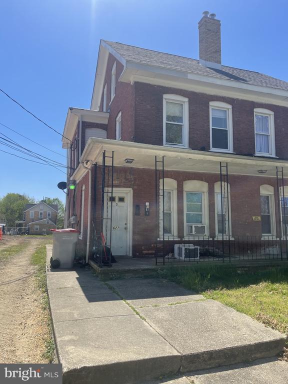 Building Photo - 625 Almond St