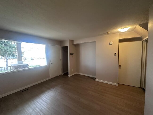 Building Photo - 259 Cassino St S