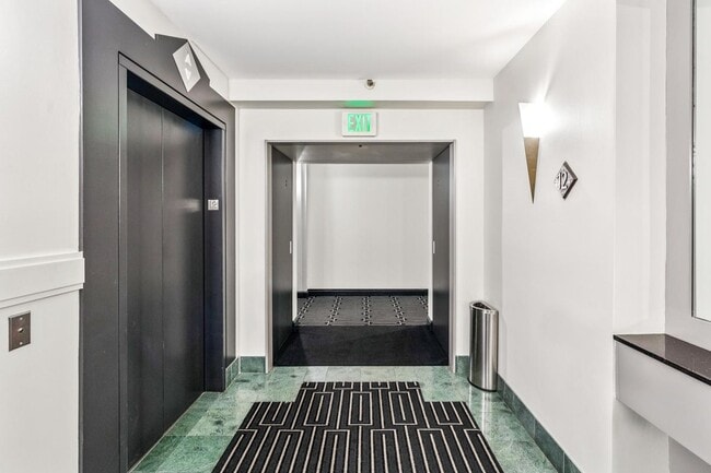 Building Photo - 300 3rd St