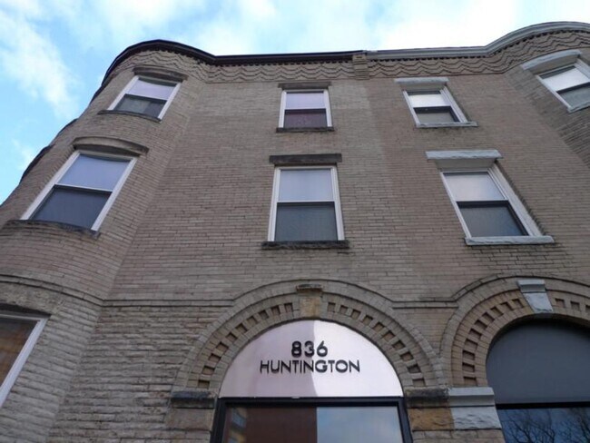 Foto del edificio - 842 Huntington Ave