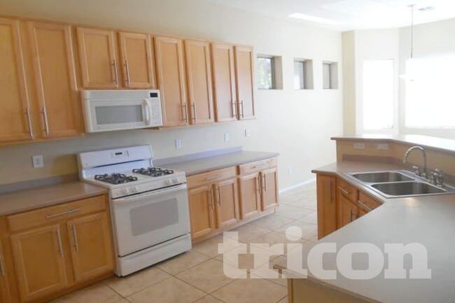 Foto del edificio - 7251 W Paradise Ln
