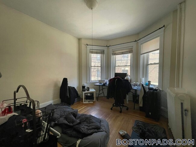 Building Photo - 463 Park Dr