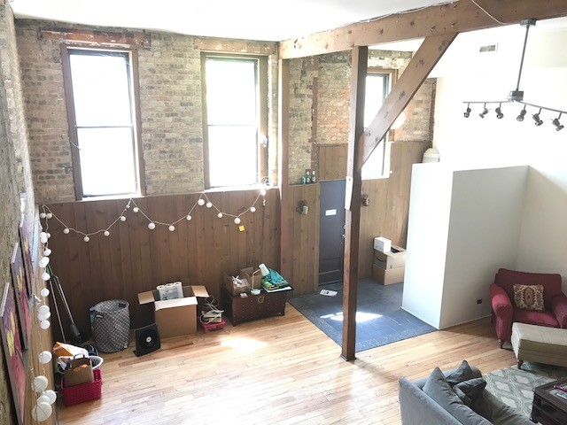 Building Photo - 1048 W Dickens Ave