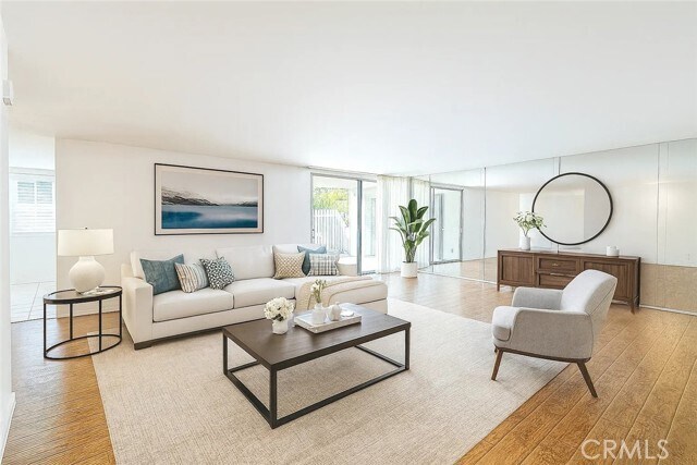 Foto principal - 5301 Balboa Blvd