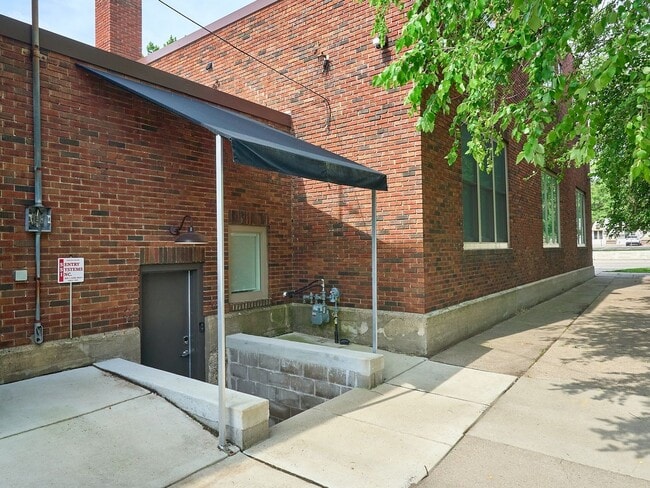 Building Photo - Unique and Upscale 4 Bedroom Converted Fir...