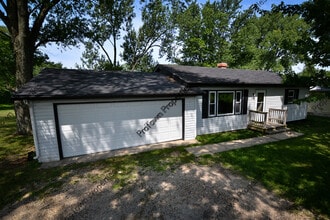 Building Photo - 821 Penfield Ave