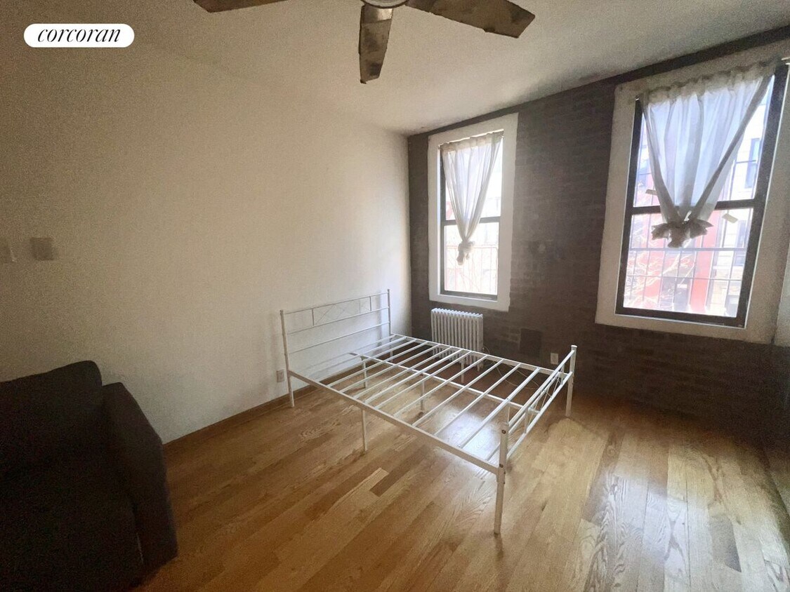 Primary Photo - 70 Orchard St
