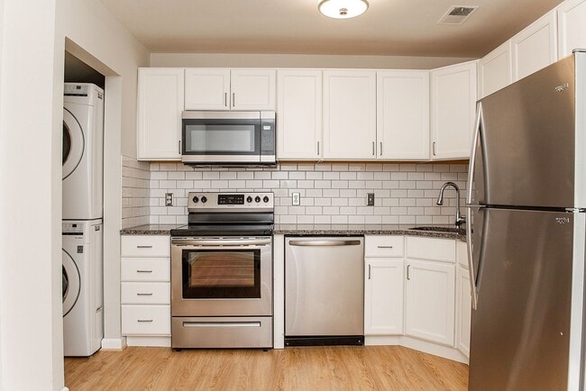 Building Photo - Hilltop Village - Fantastic, totally  upgraded 2 bedroom, 1.5 bath end unit TH!
