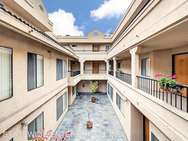 Foto del edificio - 2930 Francis Ave