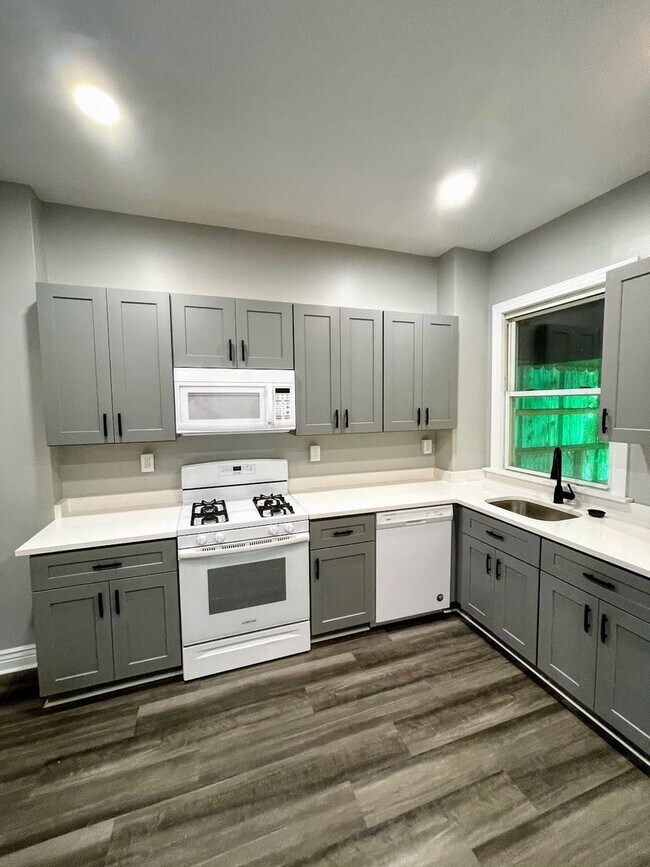 Foto del edificio - 3 bed 1 bath - Newly updated, South Oakland, dishwasher, washer/dryer included