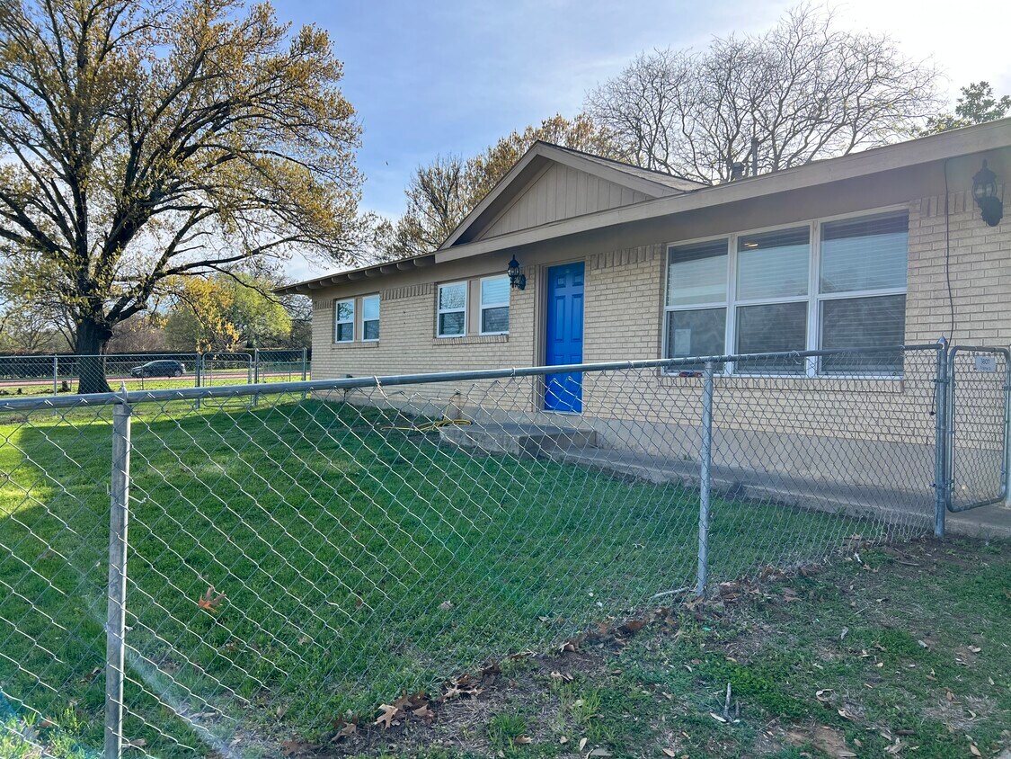 1807 Frame St, Denton, TX 76209 Townhome Rentals in Denton TX