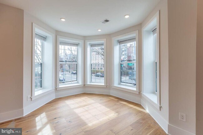 Foto del edificio - 3001 11th St NW