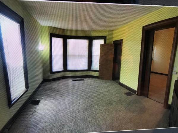 Foto principal - 2449 Delaware Ave