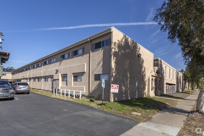 Building Photo - Bella Vista