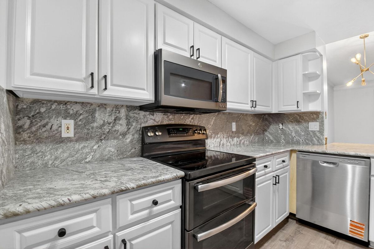 Foto principal - 2032 Alta Meadows Ln