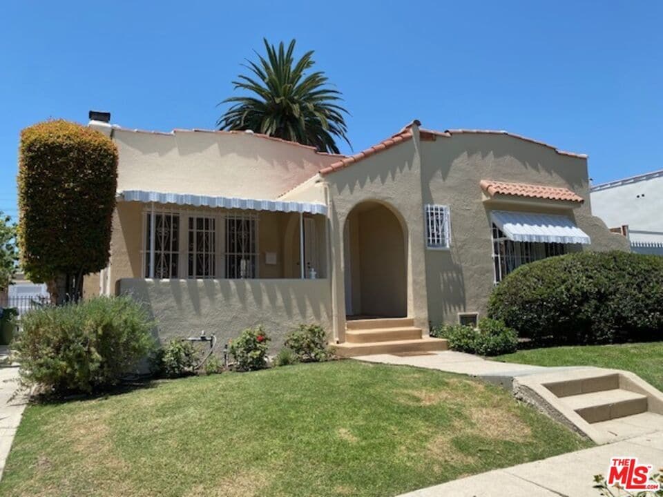 Primary Photo - 533 N Norton Ave